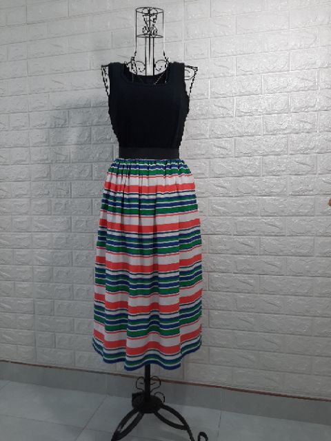 Chân váy sọc kẻ ngang