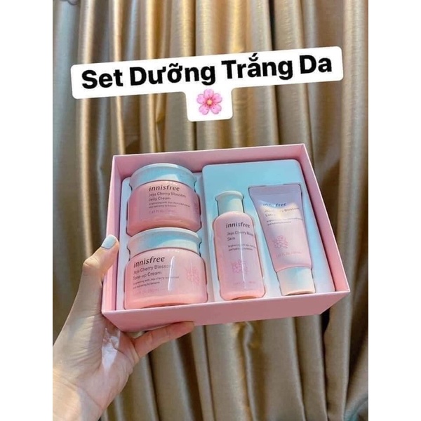 Set dưỡng ẩm và nâng tông da trắng hồng Innisfree Jeju Cherry Blossom