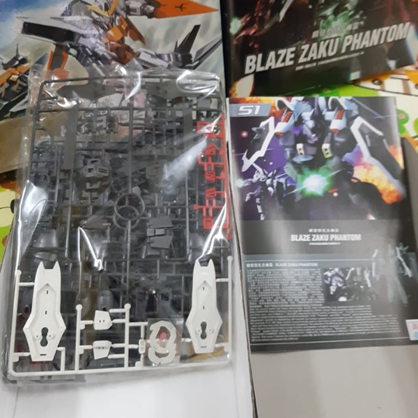 Mô Hình Gundam blaze zaku phantom 51 HG 1/144