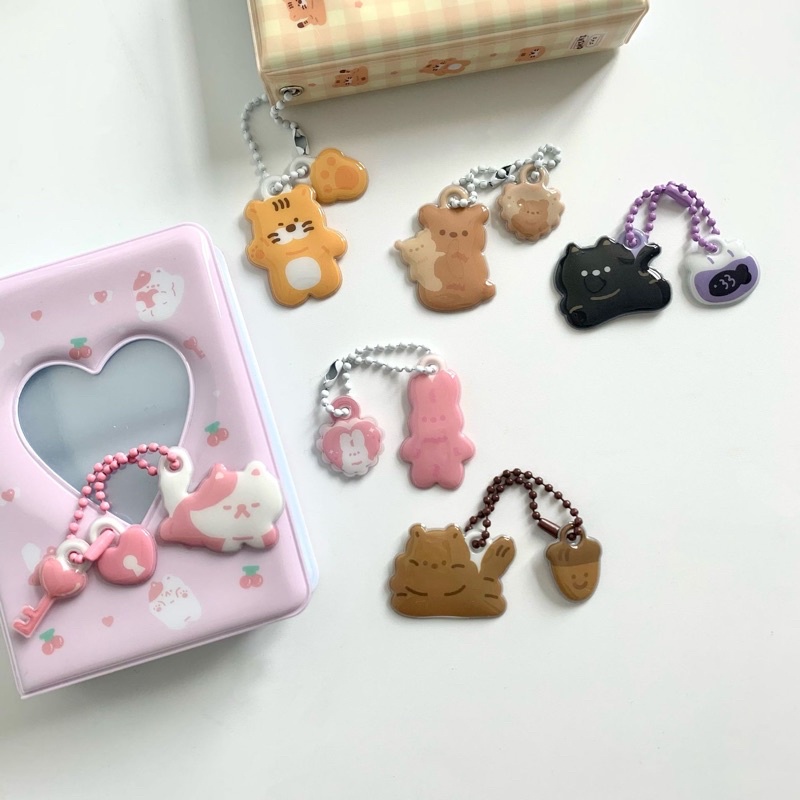 Móc khoá keyring treo collect book