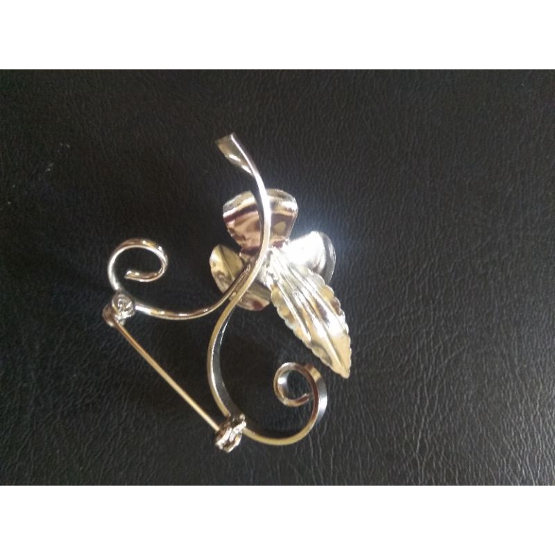 Cài áo sang đẹp