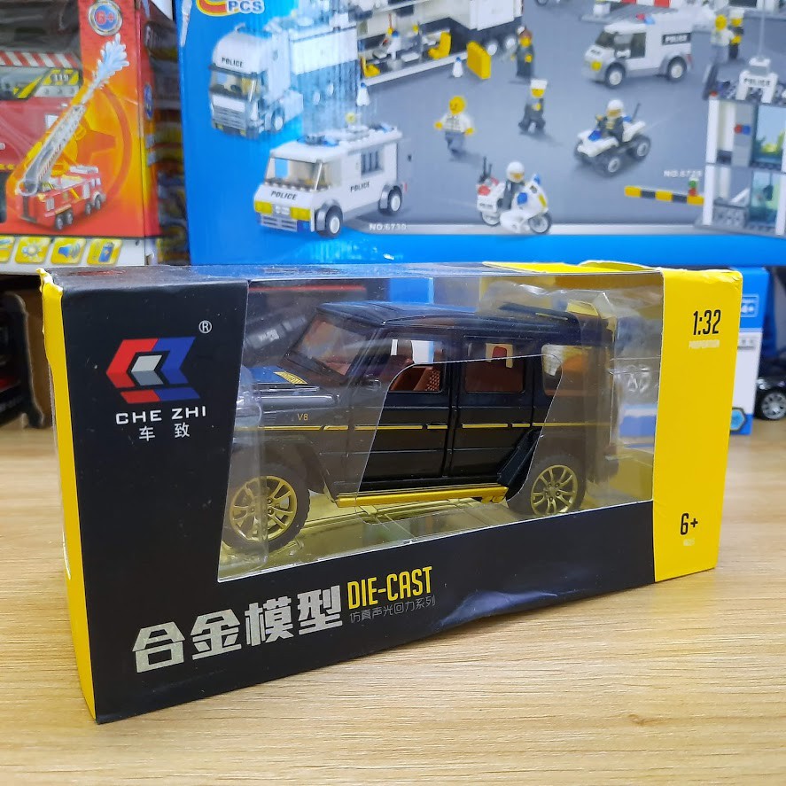 Mô hình xe Mercedes Benz G63 Klessa tỉ lệ 1:32 bằng kim loại có đèn và âm thanh và mở các cửa