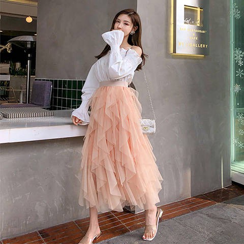 Chân váy dài bằng vải tuyn phong cách thời trang cho nữ