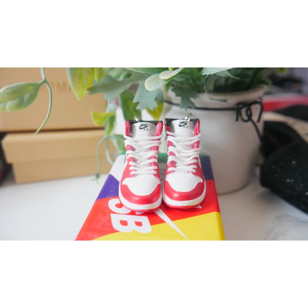 Móc khóa giày Sneaker Yeezy Nike Adidas Jordan 3D cao cấp