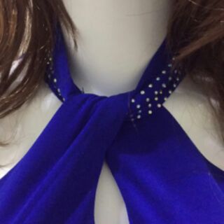 Đầm maxi cổ yếm đính hạt xinh xắn