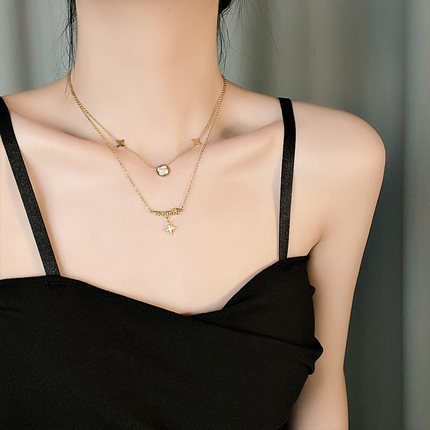 Vòng cổ hai lớp dây bằng thép titan hình cỏ bốn lá thời trang