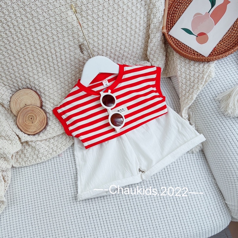 Set áo kẻ đỏ quần sooc trắng cho bé gái