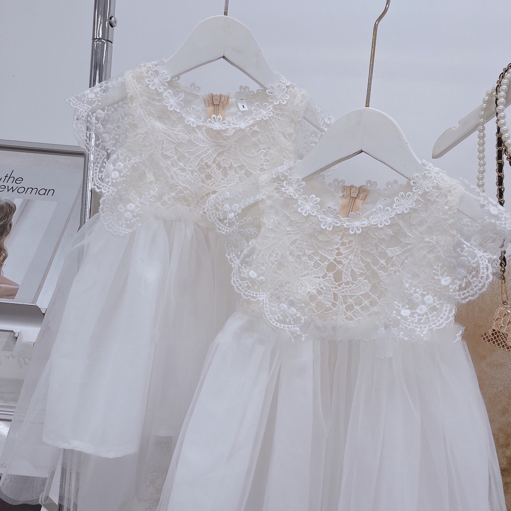 Váy đầm công chúa màu trắng tinh khôi, phối ren xòe bồng hàng thiết kế cho bé gái