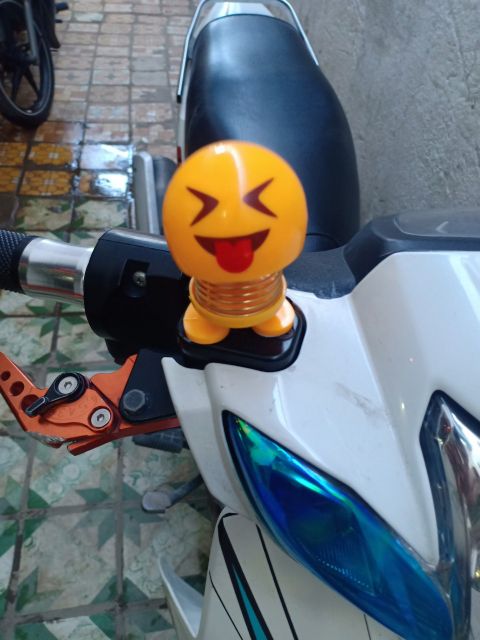 Emoji lò xo nhún nhảy