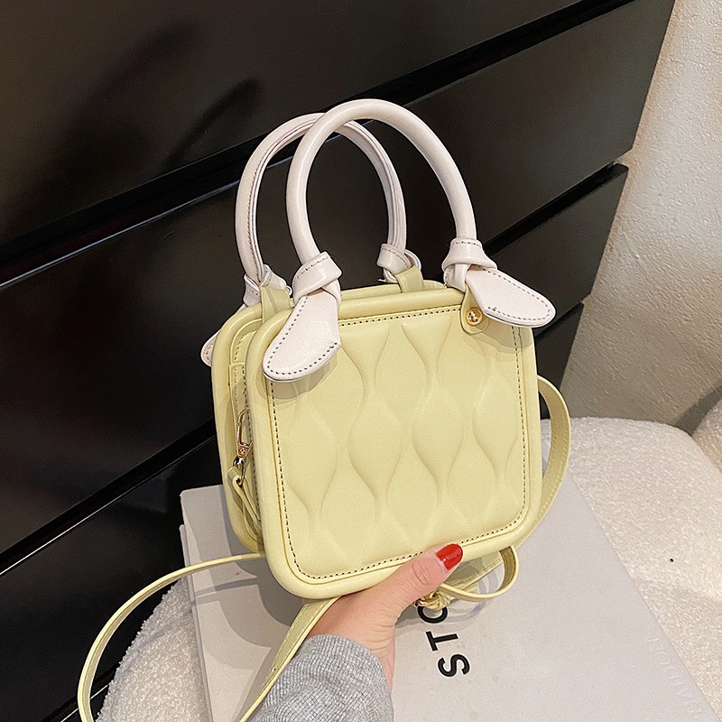 Túi đeo chéo IELGY phối màu kết cấu 3 chiều thời trang cho nữ