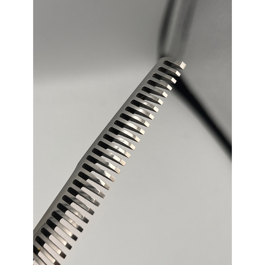 Kéo cắt tóc Titan thép 440C sắc bén bền bỉ - G630