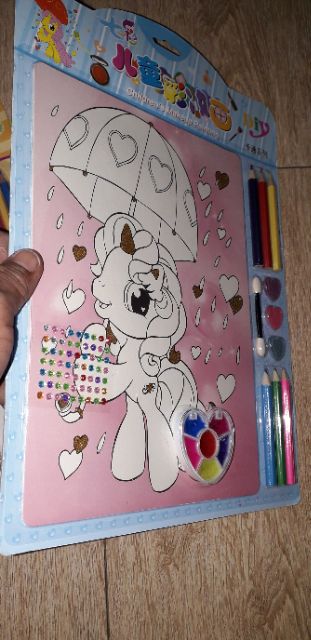 Sét một bộ tô màu trang điểm cho siêu nhân hoặc heo peppa ngựa poly kèm phụ kiện