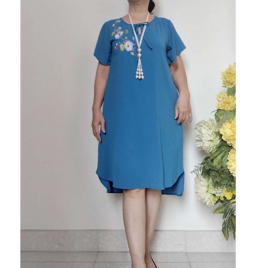 Size L, XL, 2XL  - Váy Đầm Trung Niên Suông A Thêu Hoa Lệch Tà - Voan Xốp Thái Giãn Nhẹ