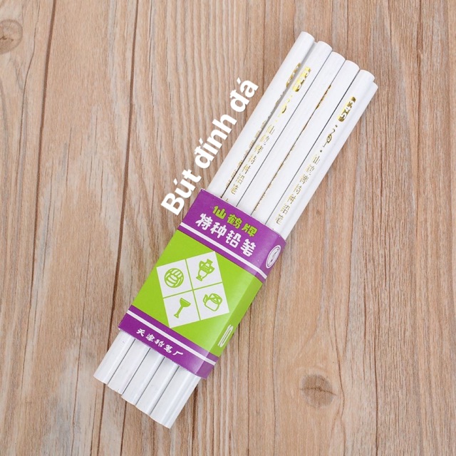 Bút hít đá đính móng tay.