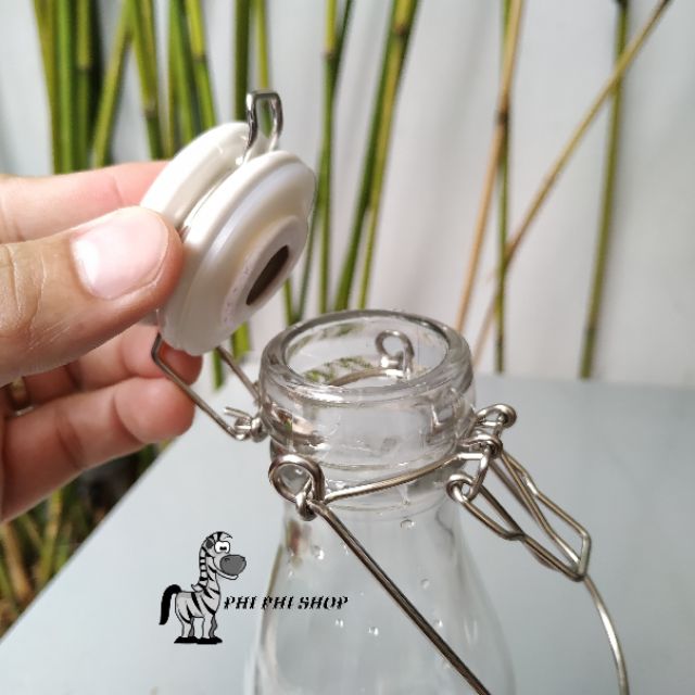 Chai thủy tinh có tay xách Lock&amp;Lock Swing Bottle có nắp đậy bằng sứ