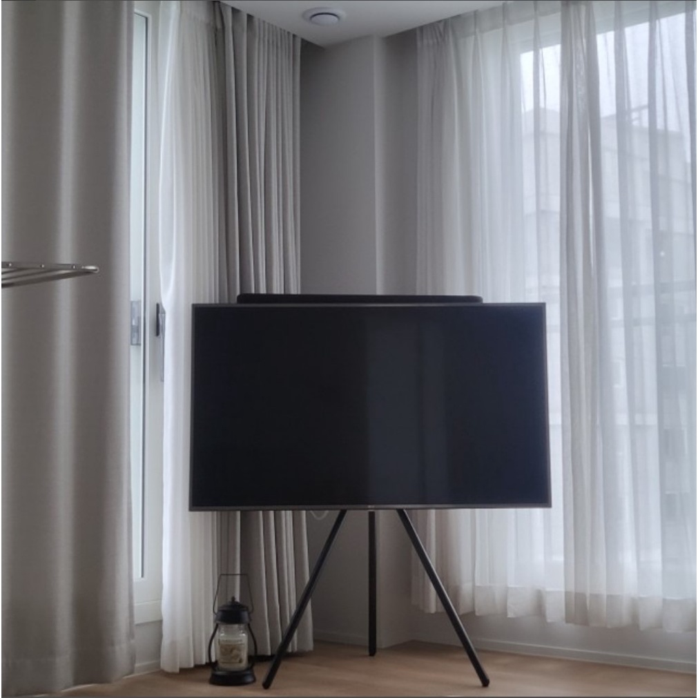Chân đỡ TV Hàn Quốc 4 chân sắt đen