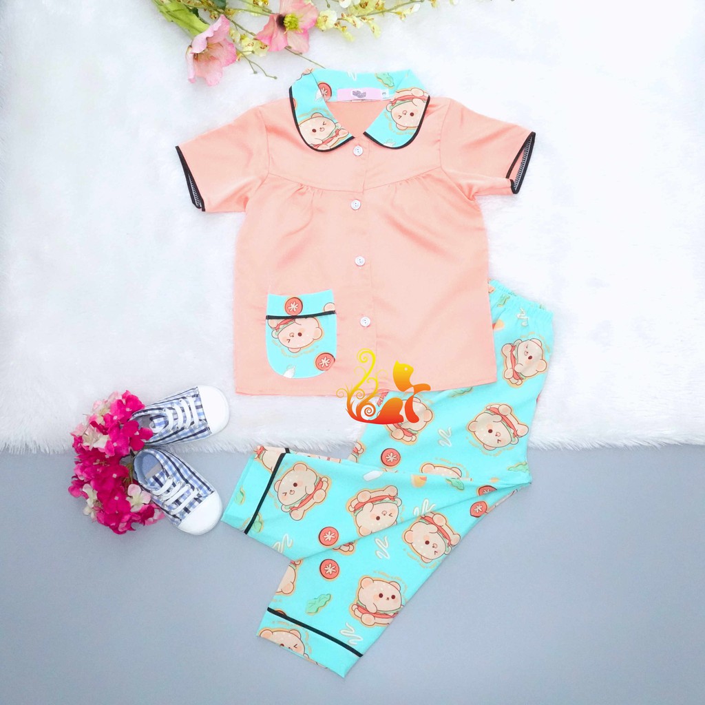 Bộ Đồ Pijama Satin Lụa Hàn &quot;Gấu Ham bơ gơ&quot; Cổ Tròn Quần Dài Cho Bé - Từ 12kg - 42kg.