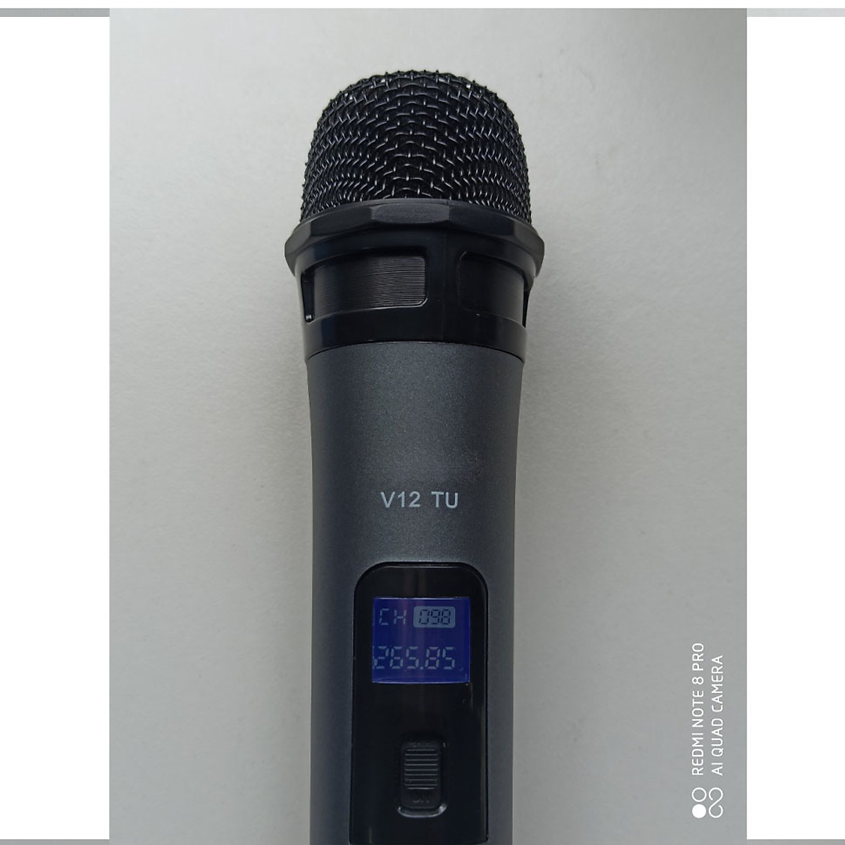 Bộ micro UHF dùng cho loa kéo , dàn âm thanh , hát karaoke V12 CHINH HANG giA RE mua cov