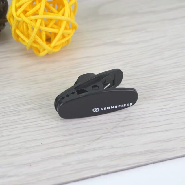 Kẹp dây tai nghe Sennheiser tiện lợi giúp cố định dây tai nghe micro