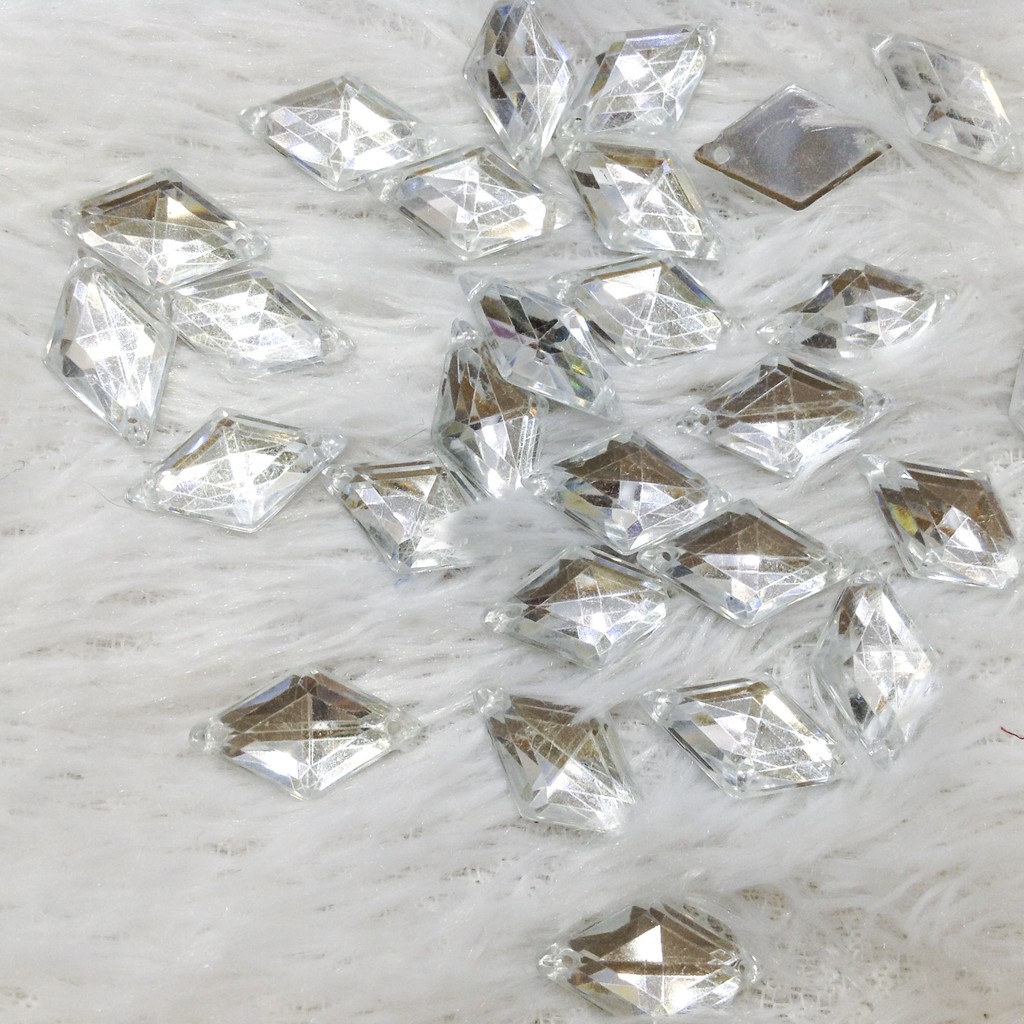 Hạt kết áo hình thoi bạc gương và đen nhựa 3d acrylic size 1.8cm