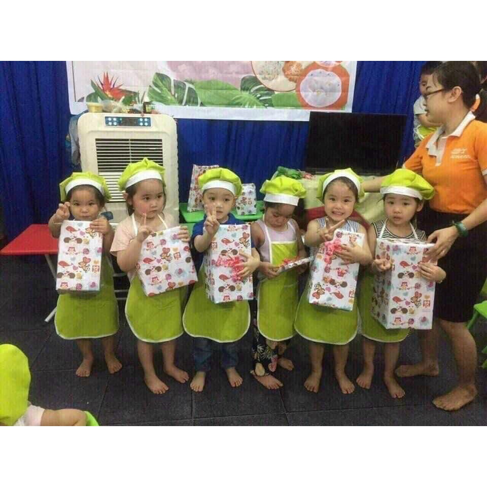 Tạp dề và mũ cho bé có 7 màu chất liệu 2 lớp kèm mũ