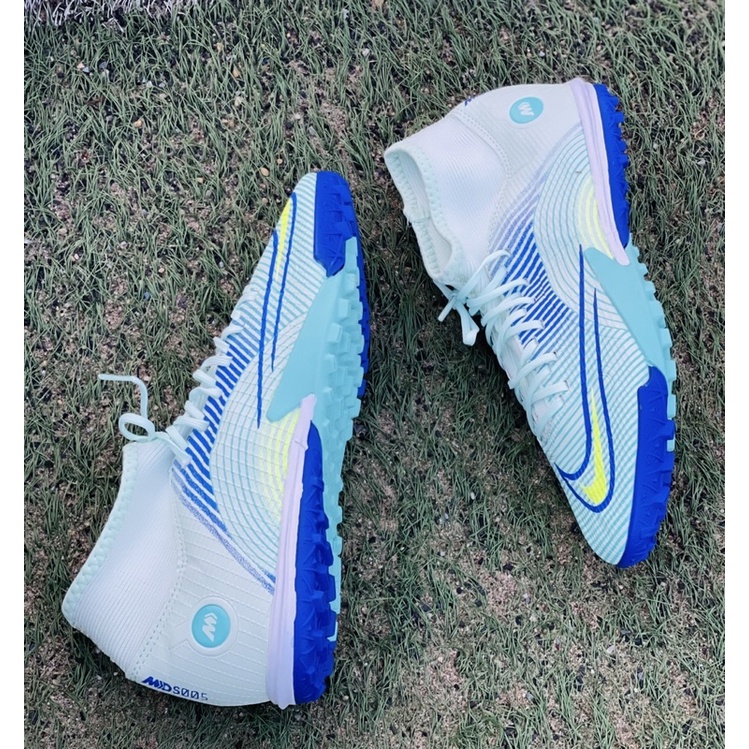 Giày đá bóng chuyên sân cỏ nhân tạo superfly8 cổ cao màu xanh trắng đế TF