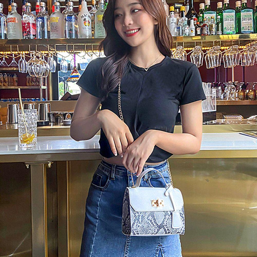 Túi Xách Da Pu Họa Tiết Da Rắn Phối Dây Xích Thời Trang Retro Cho Nữ