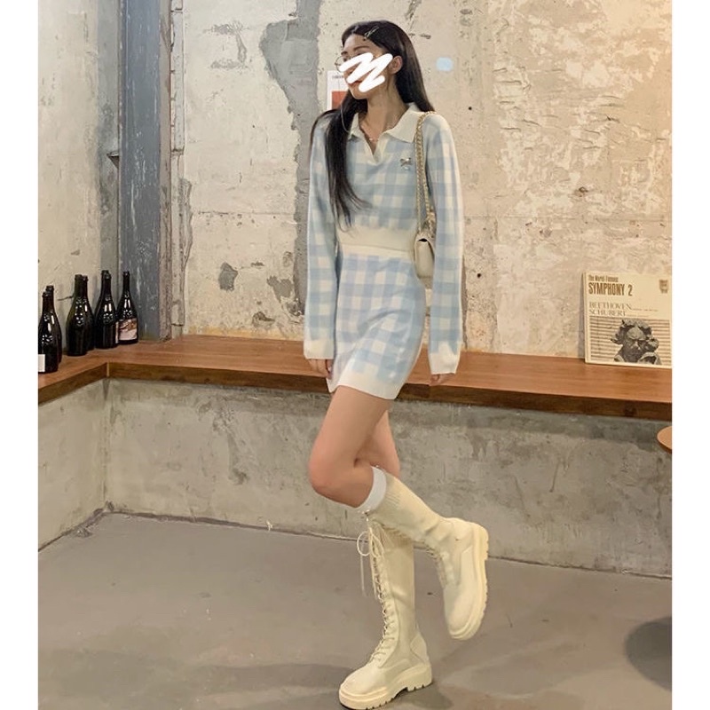 Set áo croptop tay dài cổ polo và chân váy len kiểu học sinh