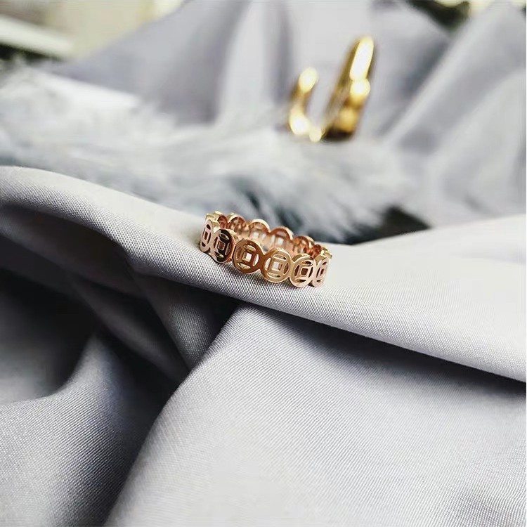 Nhẫn đeo tay bằng thép titan mạ vàng 18k không gây dị ứng thời trang kiểu Hàn Quốc