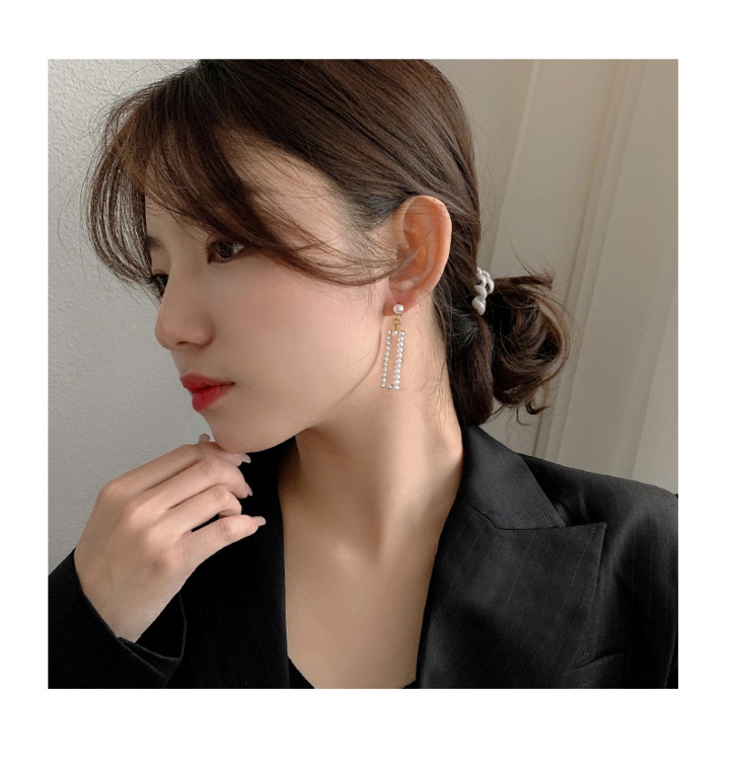 Khuyên tai dáng dài đính ngọc trai giả thời trang Hàn Quốc sang trọng