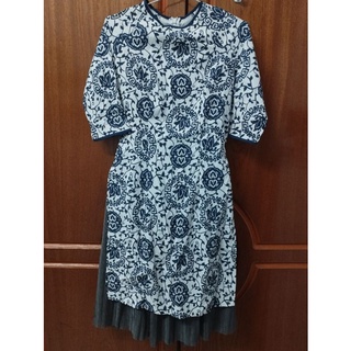 Set áo dài hoạ tiết kèm chân váy dập ly size S