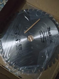 Lưỡi Cắt Gỗ Makita 250mm x 25,4mm Với 40 Răng Cưa