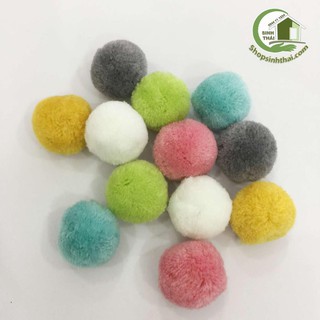 Ba cục bông len màu vàng
