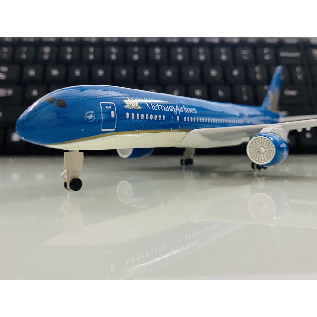 MÔ HÌNH MÁY BAY CÓ BÁNH XE CHUẨN ĐẸP 20CM FULLBOX