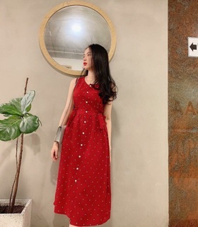 Đầm đỏ chấm bi thắt nơ eo
