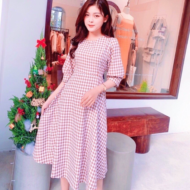 Đầm váy caro hồng tay lỡ tùng xoè
