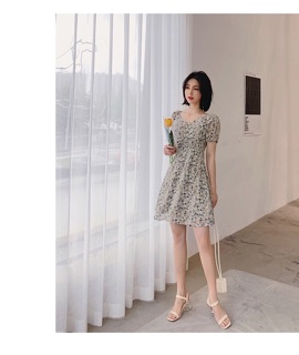 Đầm Hoa Nhún Ngực Nút Bọc
