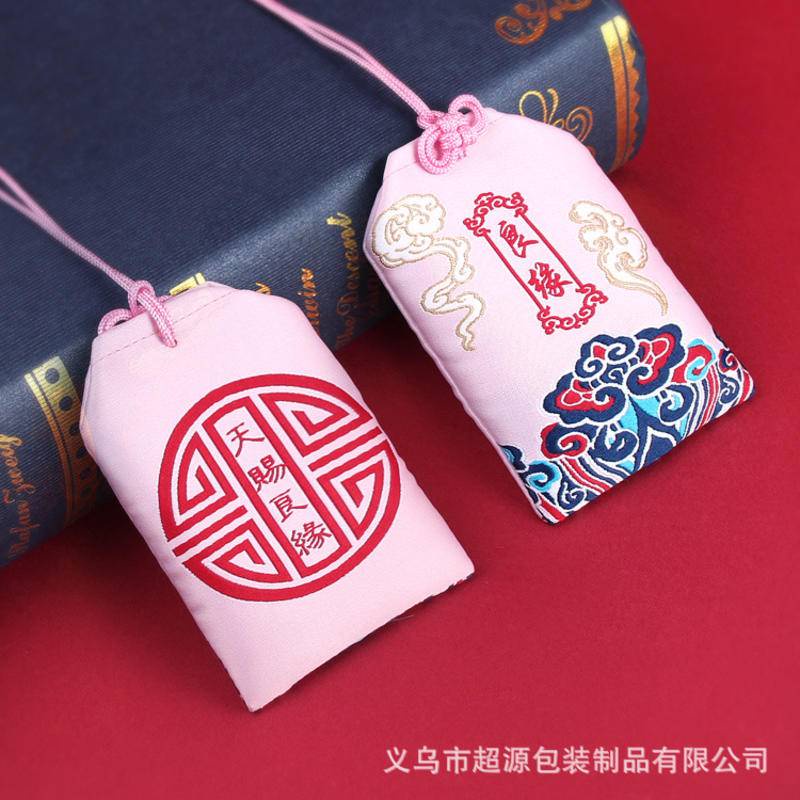 Túi May Mắn Thêu Hình Rồng Cổ Điển Treo Xe Hơi