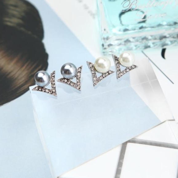 BÔNG TAI CHỮ V ĐÍNH ĐÁ HÀN QUỐC