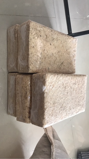 Mùn cưa nén không mùi gói 1kg lót chuồng hamster,thỏ,bọ...