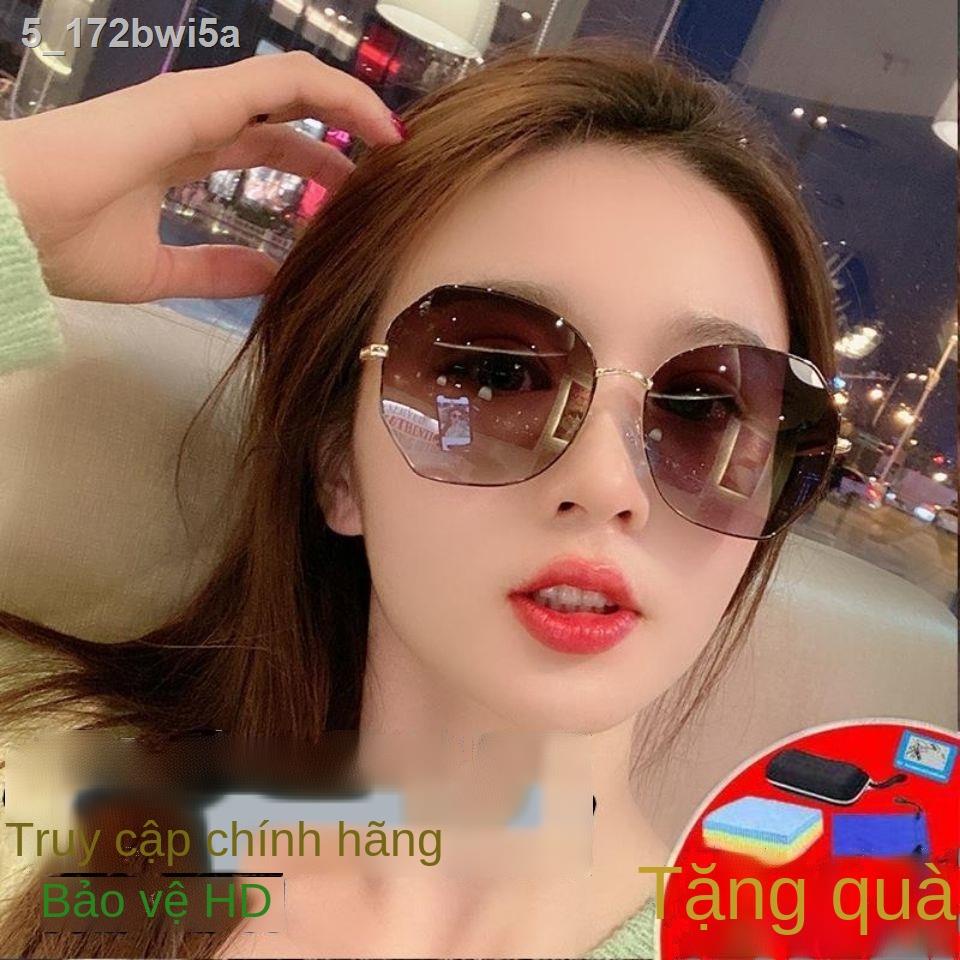 ◕Kính râm nữ phiên bản hàn quốc màu đỏ lưới cùng đoạn trong mặt tròn phân cực chống tia tím xe hơi đặ