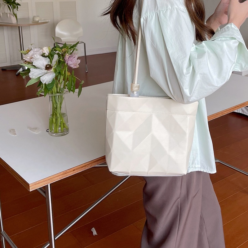 Túi xách đeo chéo vai IELGY đơn giản thời trang dành cho nữ