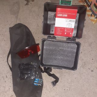 Combo Máy cân mực laser 5 tia  đỏ và chân máy