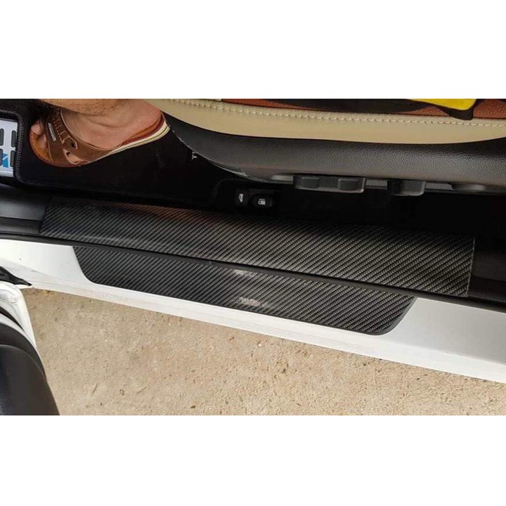 Cuộn nẹp cao su vân Carbon 5D dán chống trầy cốp xe, bậc bước chân Ô tô, xe hơi