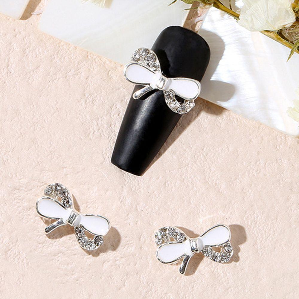 Phụ Kiện Trang Trí Móng Tay Hình Nơ Màu Trắng Đen Ngọt Ngào Dành Cho Nữ