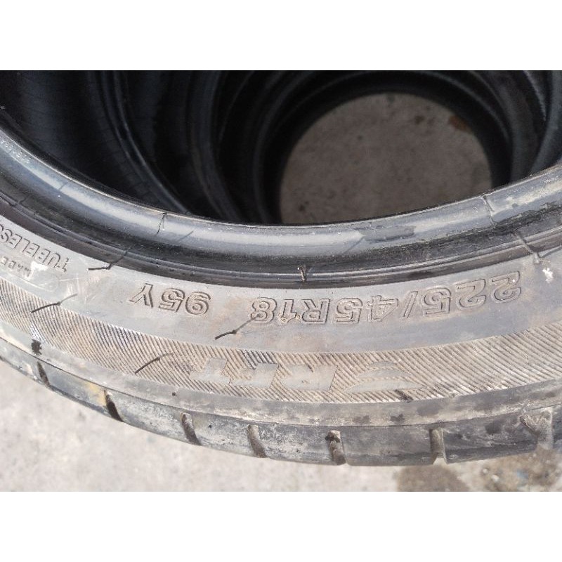 lốp.225/45r18