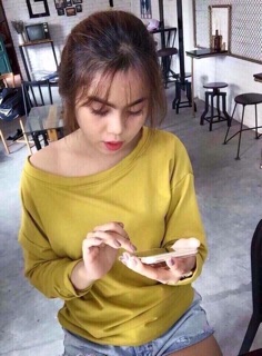 Áo thun lệch vai