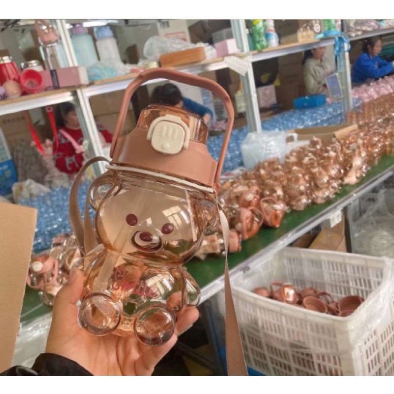 Bình đựng nước hình gấu dễ thương dung tích 1L lít có kèm dây đeo tặng kèm sticker