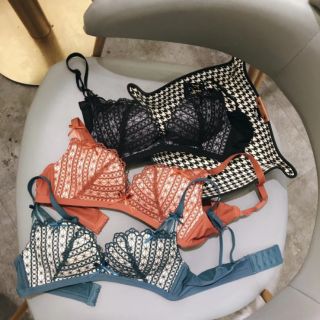 #AS1541: áo su đệm vừa , hàng thiết kế không gọng, quai vai bản nhỏ, đai lưng bản nhỏ