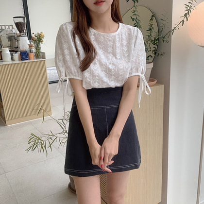 Áo tay ngắn cổ tròn thêu hoa / Chân váy denim chữ A lưng cao thời trang sành điệu cho nữ 35357